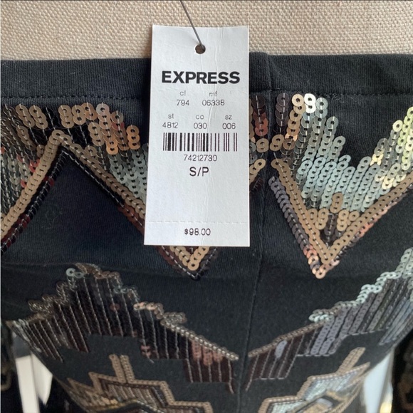 NWT 𝙴𝚡𝚙𝚛𝚎𝚜𝚜 𝚘𝚏𝚏 𝚝𝚑𝚎 𝚂𝚑𝚘𝚞𝚕𝚍𝚎𝚛 𝙱𝚘𝚍𝚢𝚌𝚘𝚗 𝙳𝚛𝚎𝚜𝚜 - Picture 5 of 7